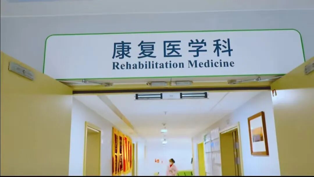 3 岁女童坠楼致脑外伤偏瘫！绝境求医