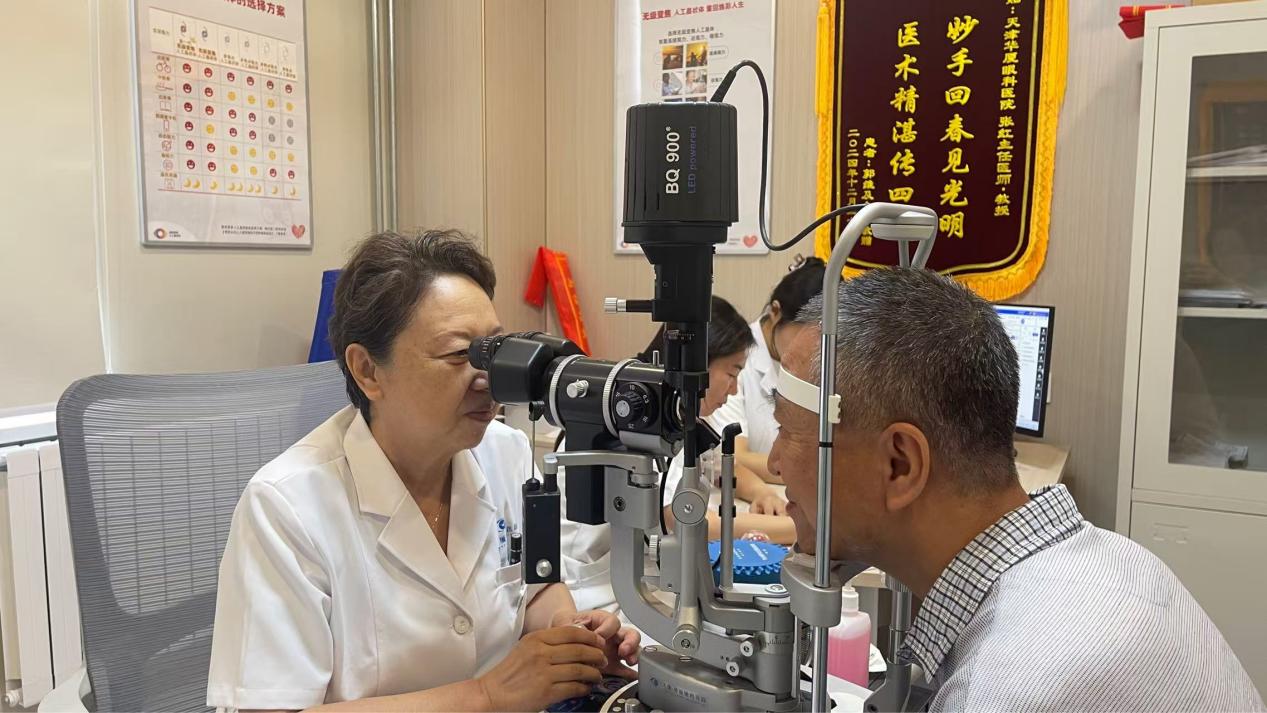 天津华厦眼科医院成功为 61 岁患者完成双眼屈光性白内障手术