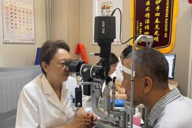 天津华厦眼科医院成功为 61 岁患者完成双眼屈光性白内障手术