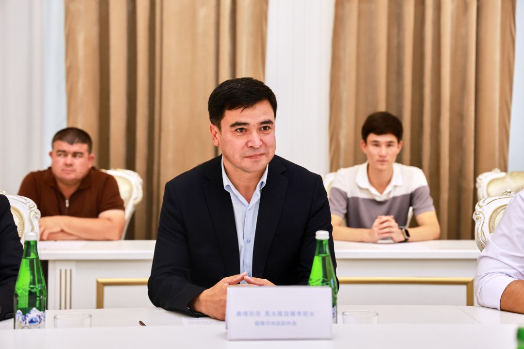 华厦眼科联合中国华侨公益基金会,再赴乌兹别克斯坦开展「侨爱心·光明行」