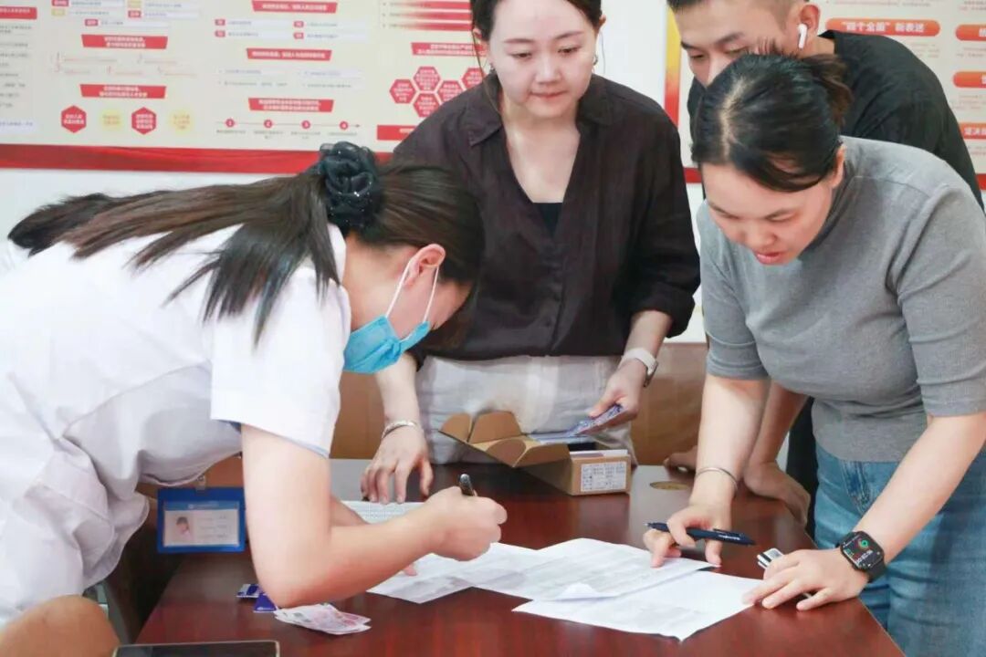 中秋福利暖人心 围坐畅谈听心声|北京华厦民众眼科医院开展 2026 年员工沟通交流会
