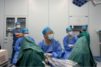 86 岁老人被 260 克「巨腺」折磨十余年，一朝微创「KO」！