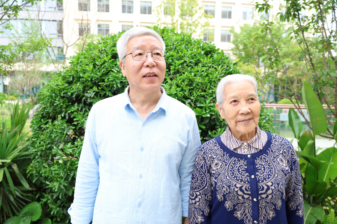 从居家崩溃到专业托住,认知症家庭如何走出「一人失能,全家失衡」的困局?