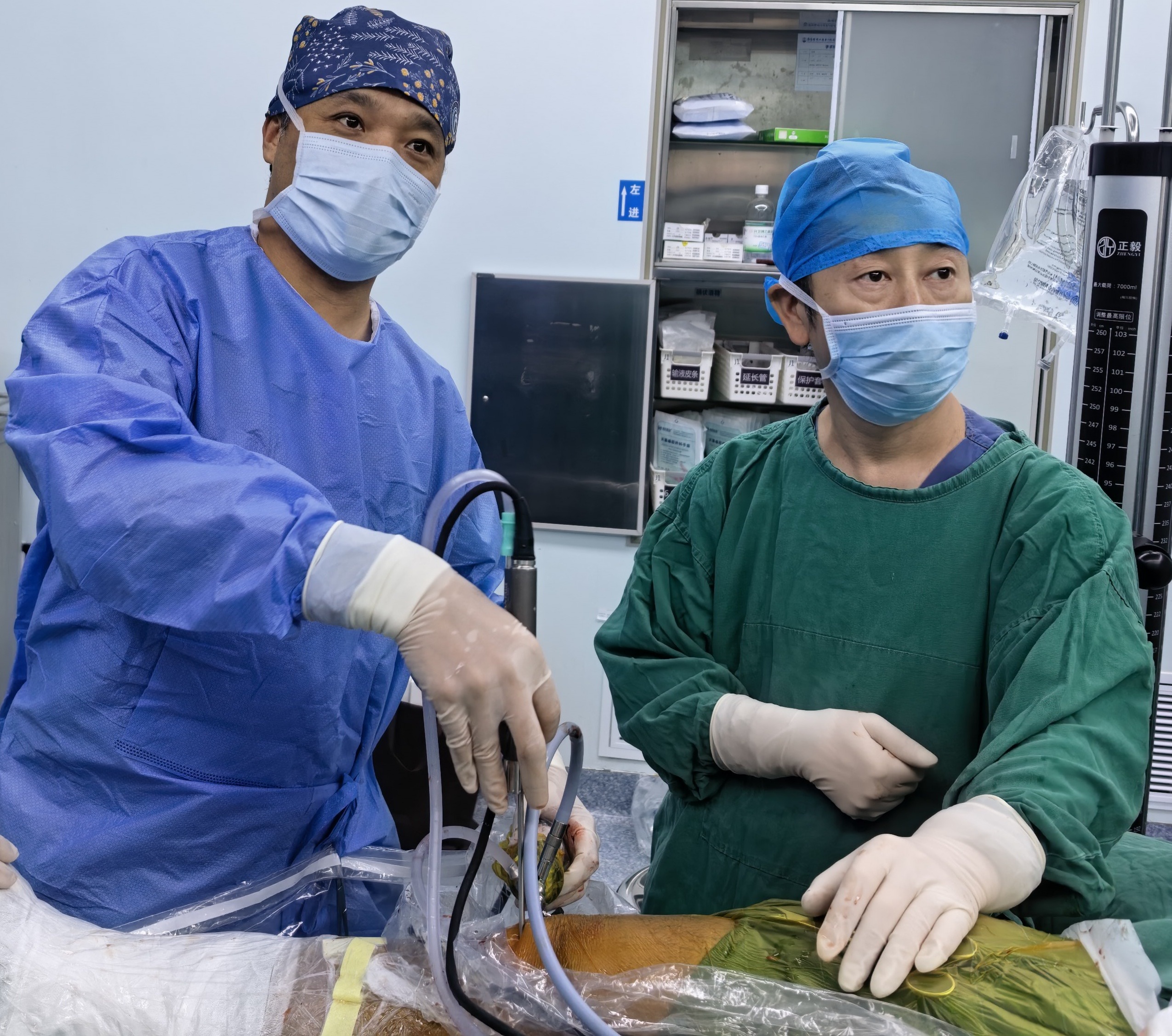 22 岁球员前叉二次断裂,南医大二附院微创翻修打破足坛噩梦
