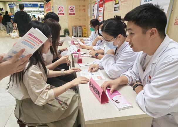 南大二附院开展「预防出生缺陷日」多学科义诊活动