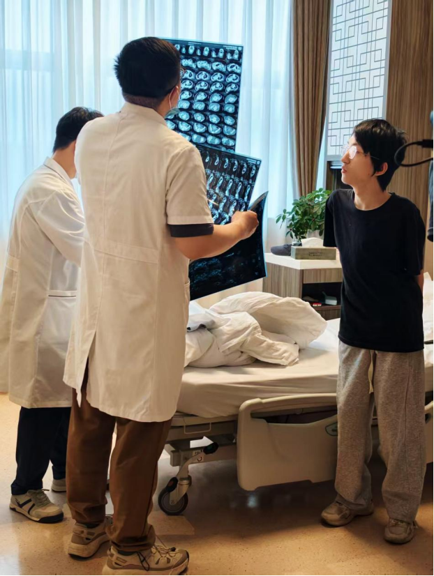 循上鹏瑞利医院公益：又一批重度脊柱侧者重获「挺直」的希望