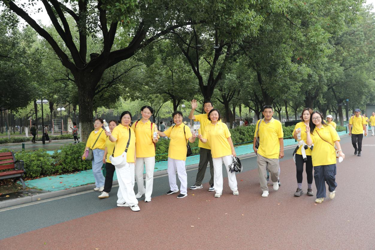 医患同跑十三载    江滩共赴「心」健康 第十三届「跑出心健康」开跑，近千医患市民共迎世界心脏日