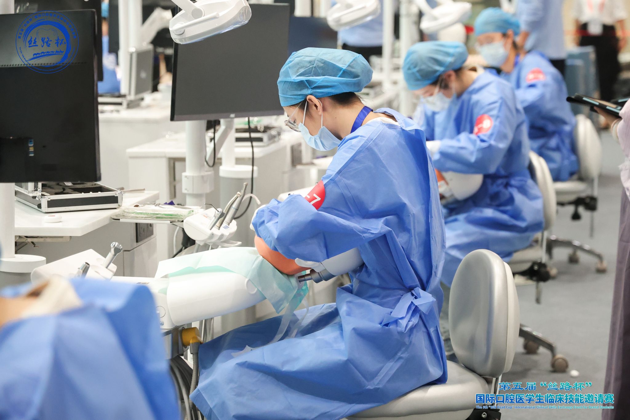 西安交通大学口腔医院学子在第五届「丝路杯」国际口腔医学生临床技能邀请赛中双双夺冠