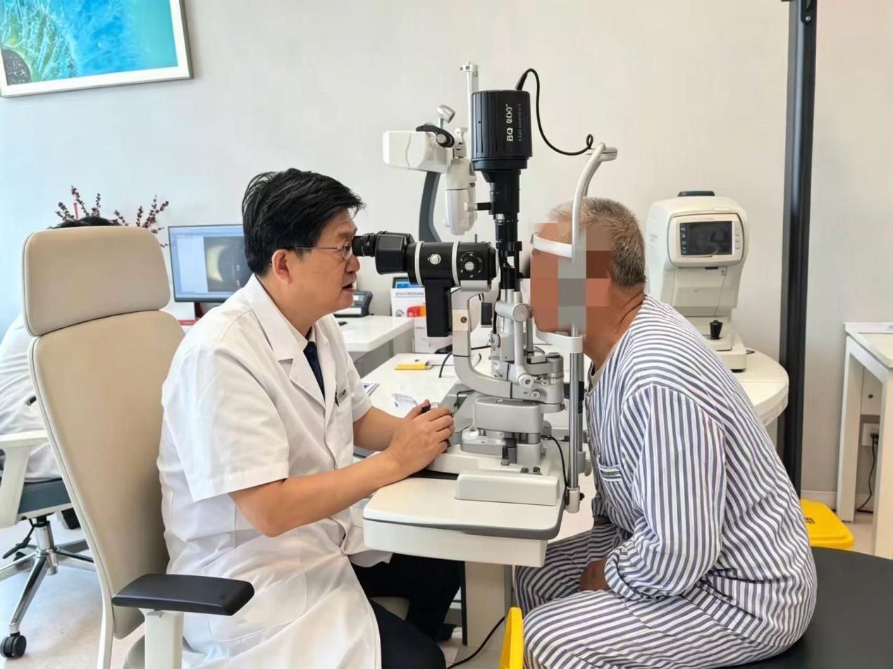 高明宏教授主刀白内障手术,助力八旬患者摆脱「雾里看花」