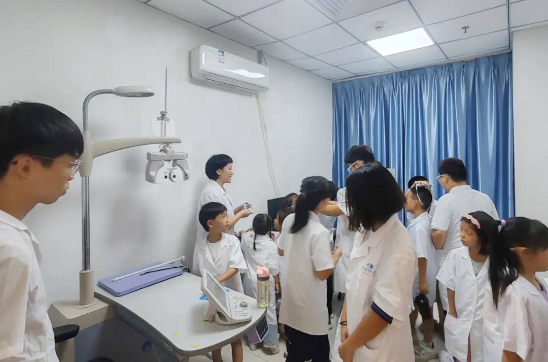 近防 365・瞳爱伴我行｜金澜萌娃研学，变身小小眼科医生