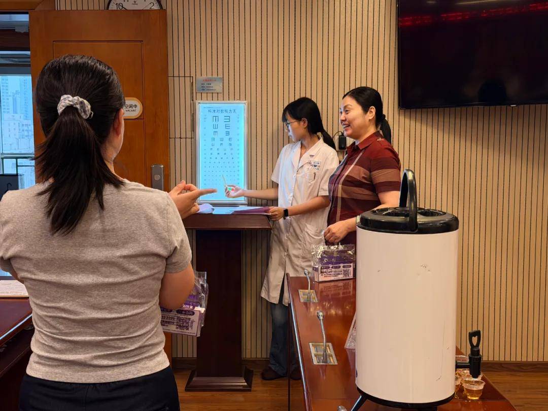 公益义诊进机关 护眼护航暖人心 佛山华厦眼科开展眼健康关爱活动