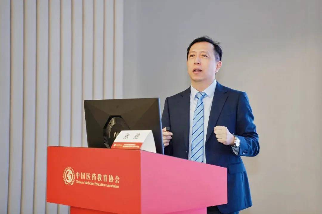 佛山华厦眼科张弛教授亮相全国眼科年会,分享老视诊疗前沿成果