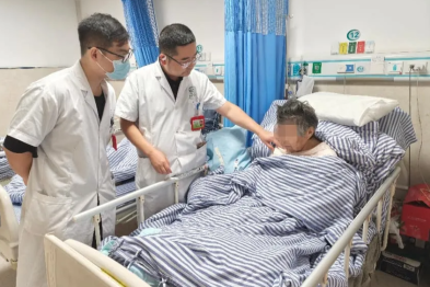 85 岁老人多发肋骨骨折命悬一线，多学科协作成功实施高风险手术