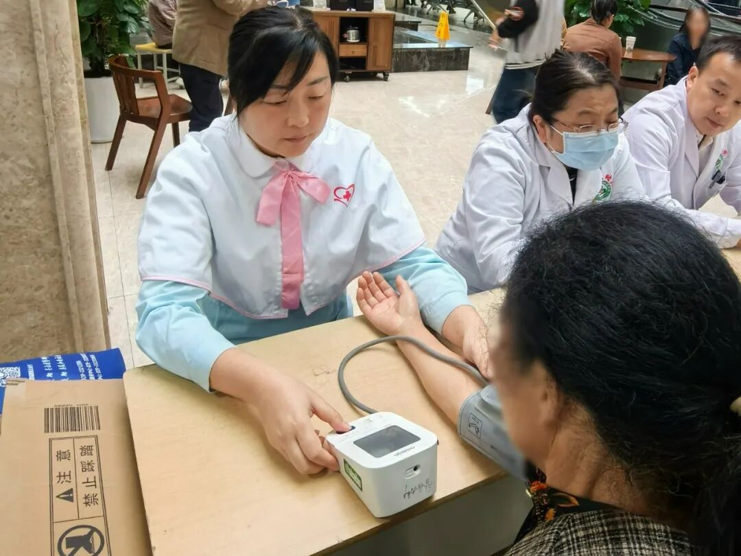 陕中附院开展世界关节炎日主题义诊活动