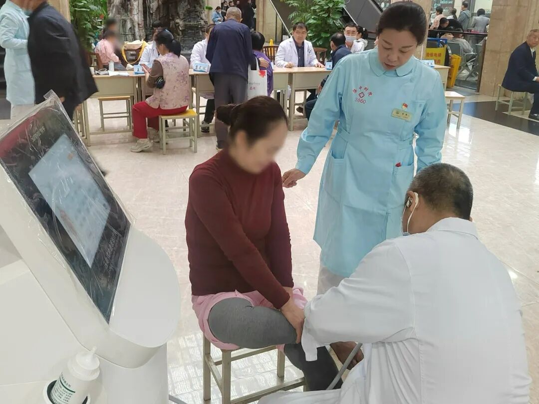 陕中附院开展世界关节炎日主题义诊活动