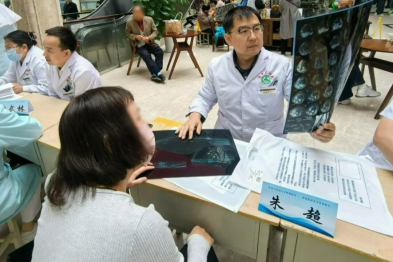 陕中附院开展世界关节炎日主题义诊活动