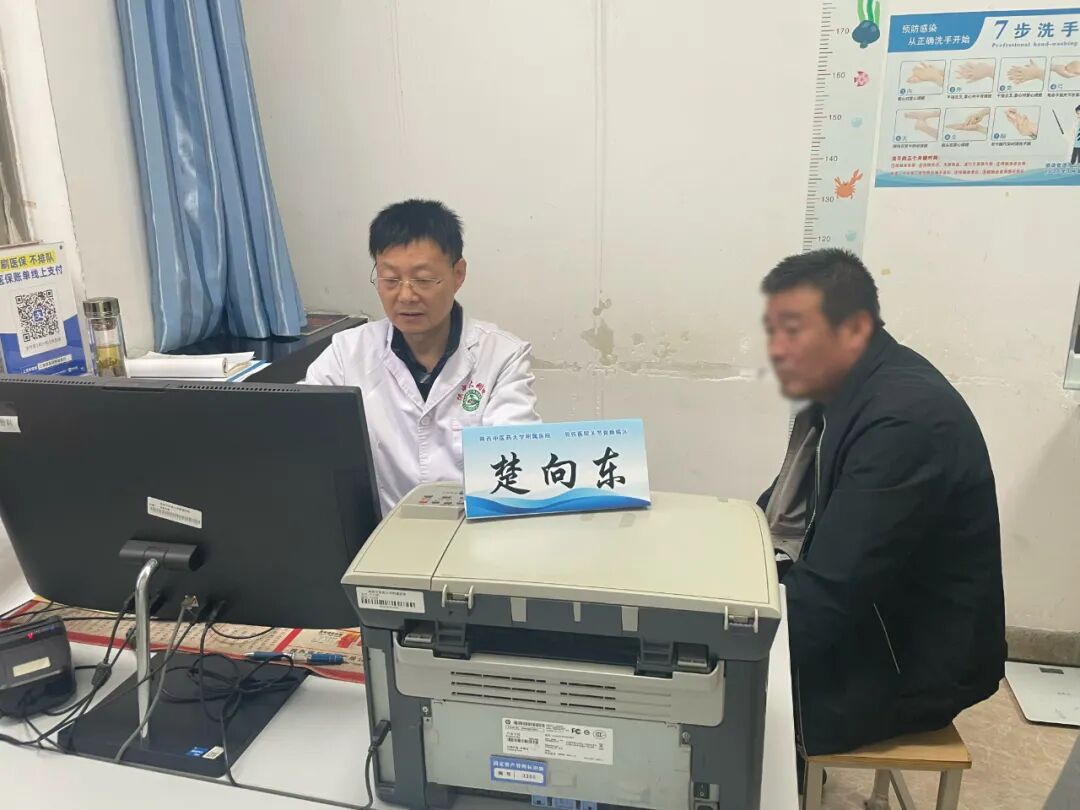陕中附院开展世界关节炎日主题义诊活动