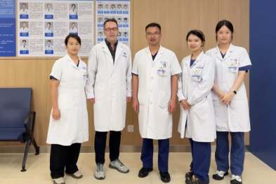8000 公里外的选择：她来成都看病，他来成都新华学中医