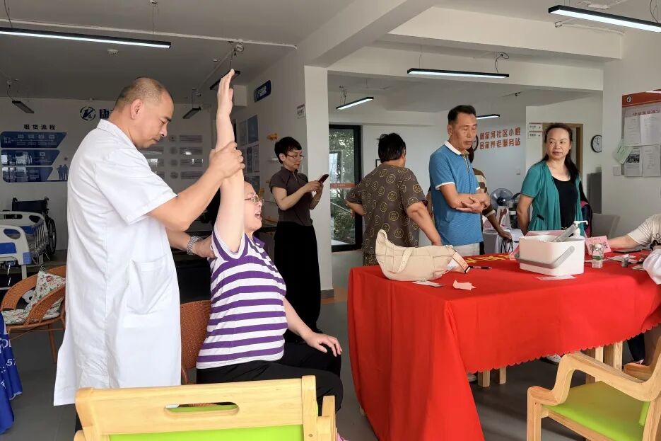 健康零距离,温暖入人心——长沙江湾医院系列公益活动温暖纪实
