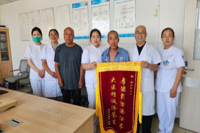 仁心济世救病患 薪火赋能育新人——天津鹏瑞利医院齐向前教授既助贫困重症患者脱困，亦助力青年医师成长