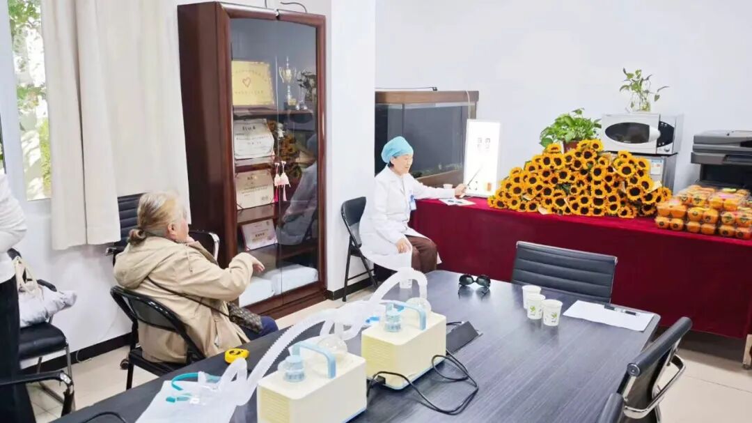 北京华厦民众眼科医院受邀走进福城花园社区开展重阳眼健康筛查