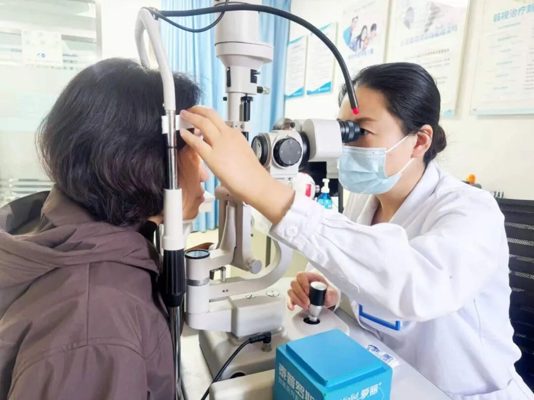 眼底手术做完,眼睛不疼不痒,复查能不能省?
