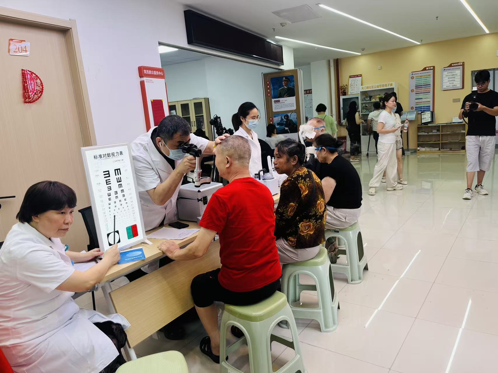 武汉华厦眼科助力江汉区残联「社区康复直通车」 把眼健康服务送到居民家门口