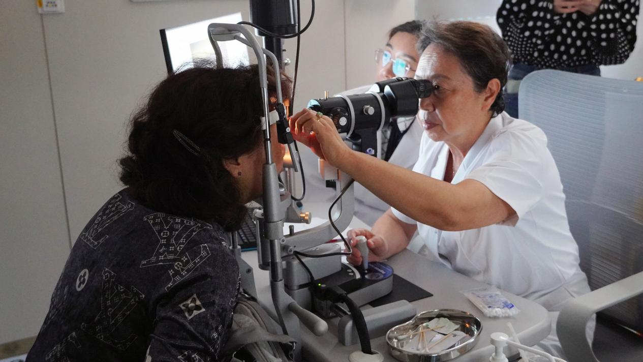 拨开「老花」迷雾 ：高难度白内障手术背后的专业力量