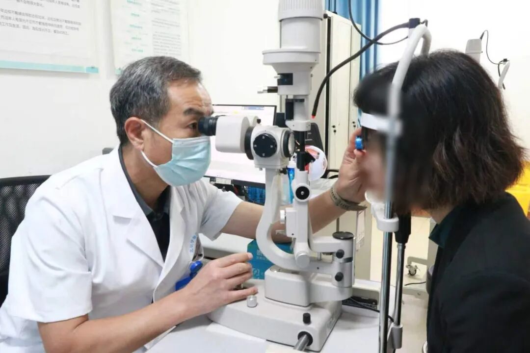 眼前突然一黑又恢复？别大意！这可能是「眼中风」最后的预警