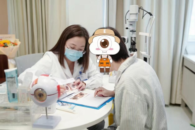从「雾里看花」到清晰视界  ——63 岁中国香港患者跨过深圳湾，深圳南山华厦眼科巧解超高度近视并发白内障难题