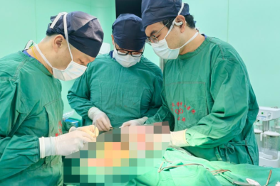 女子丰臀术后凹凸不平触感异常 专家提醒：警惕脂肪填充远期并发症
