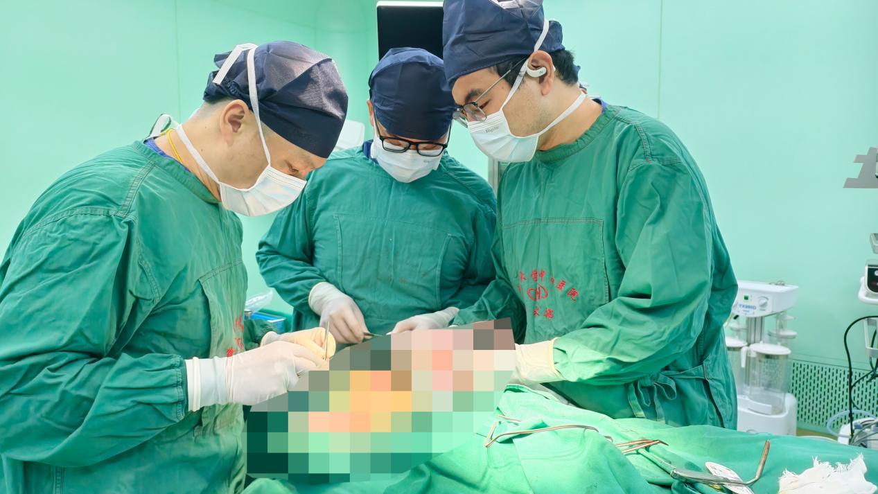 女子丰臀术后凹凸不平触感异常 专家提醒:警惕脂肪填充远期并发症