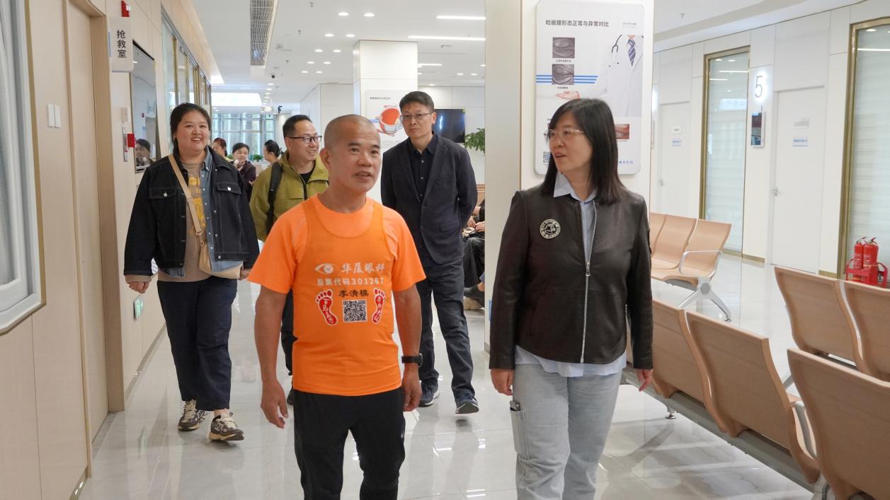 赤脚逐梦,睛彩同行——「百马王子」李清模先生征战天马赛事并到访天津华厦参观交流
