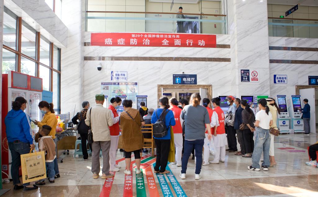 化解咯血危机：七旬老人转危为安