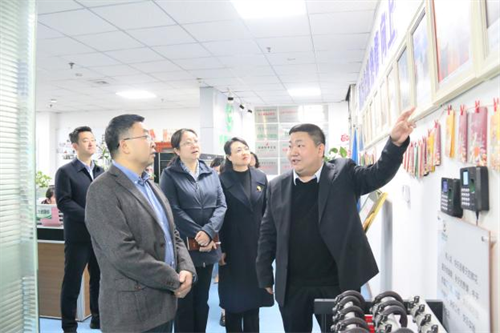 热烈欢迎九龙坡区政协宋泓主席一行莅临我司考察调研