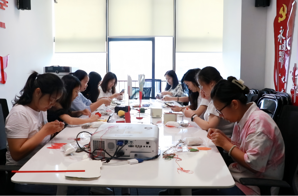 回顾 | 浓情过端午 巧手做香囊