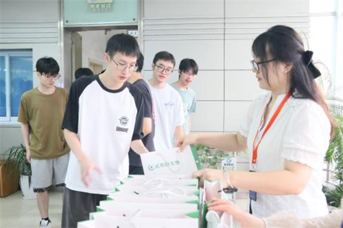 热烈欢迎重庆邮电大学生命健康信息学院生物信息学专业来我司认知实习