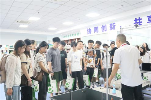 热烈欢迎重庆邮电大学生命健康信息学院生物信息学专业来我司认知实习