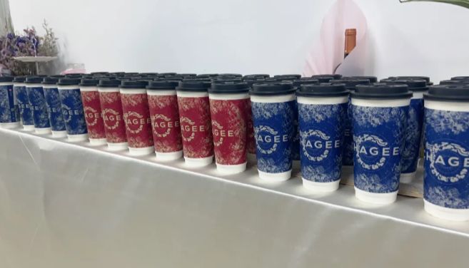 没人给你秋天的第一杯奶茶？公司宠你 !