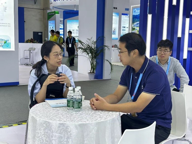 以创新启迪未来，上海领骏生物在第二十四届中国国际投资贸易洽谈会上绽放光彩