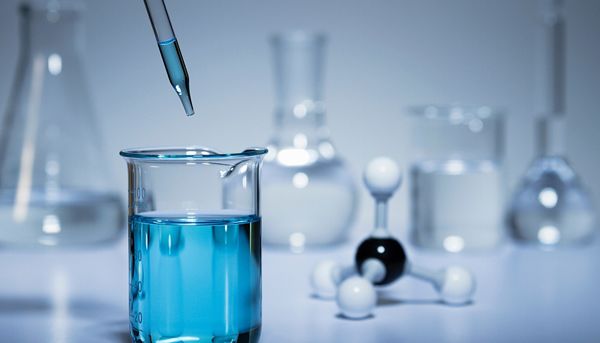 物质的荧光强度与这些因素有关