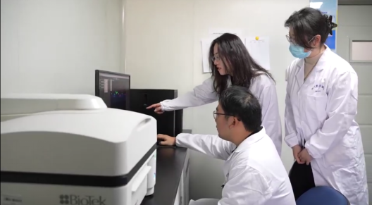 90后中国药大女教授，完全由本土学府培养，科研成果频发