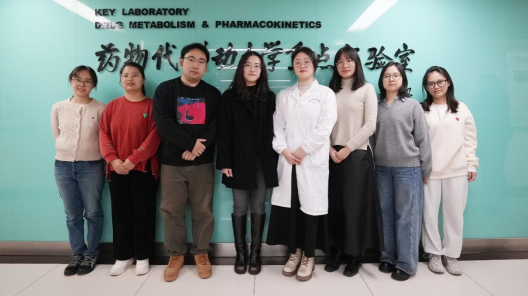 90后中国药大女教授，完全由本土学府培养，科研成果频发