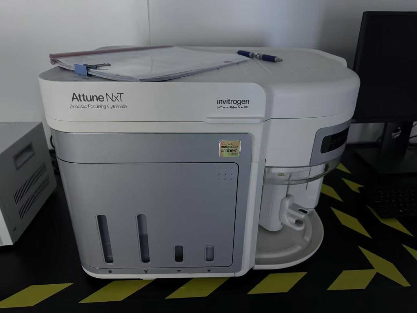 赛默飞世尔 Attune Nxt 型 双激光七色流式细胞仪