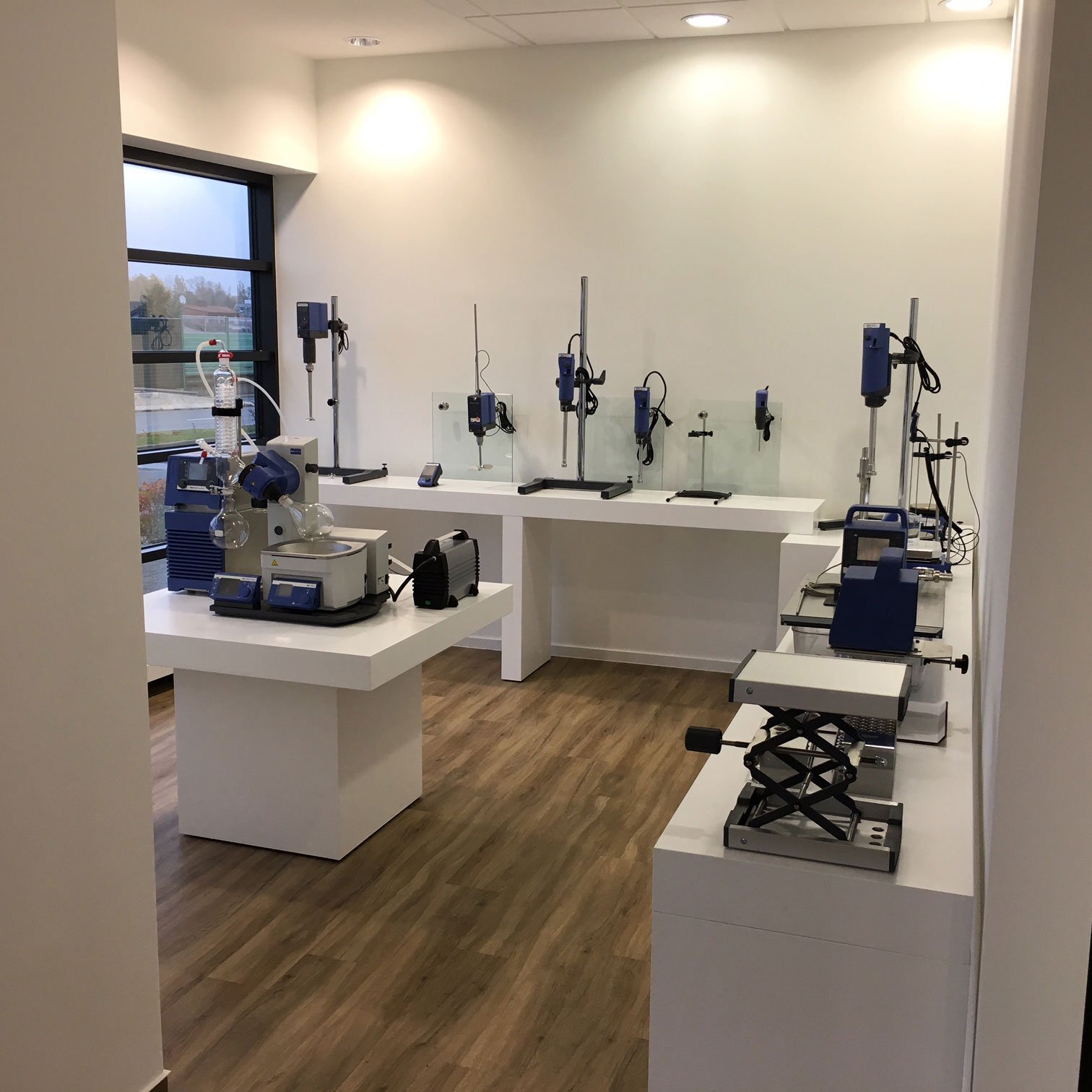 IKA 在英国和波兰的新建子公司开业运行