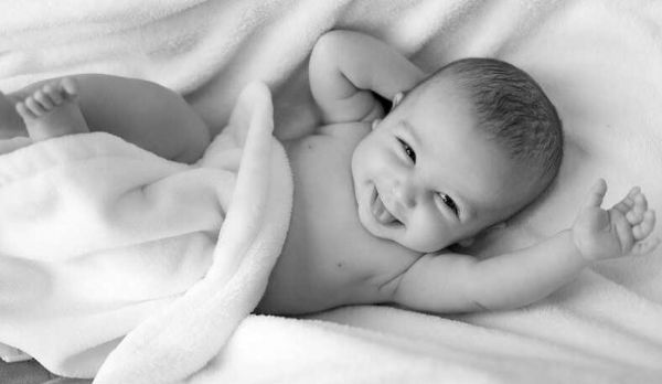 母乳喂养真的很重要！其能与婴儿唾液相互作用改善婴儿口腔微生物组的健康！