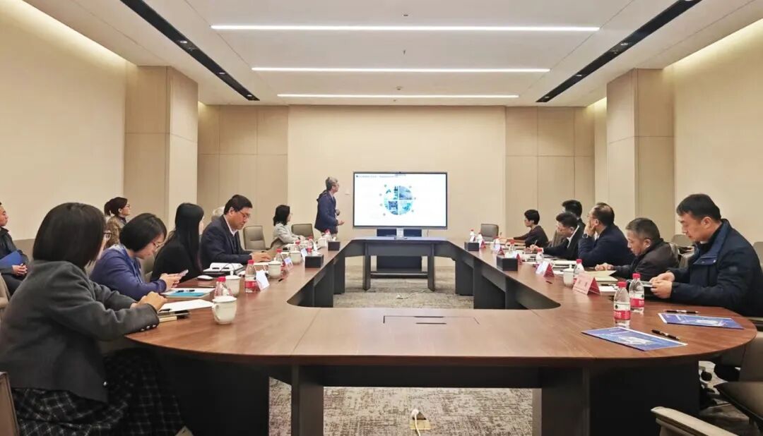 浦东新区区委常委、副区长杨朝一行莅临南模生物调研