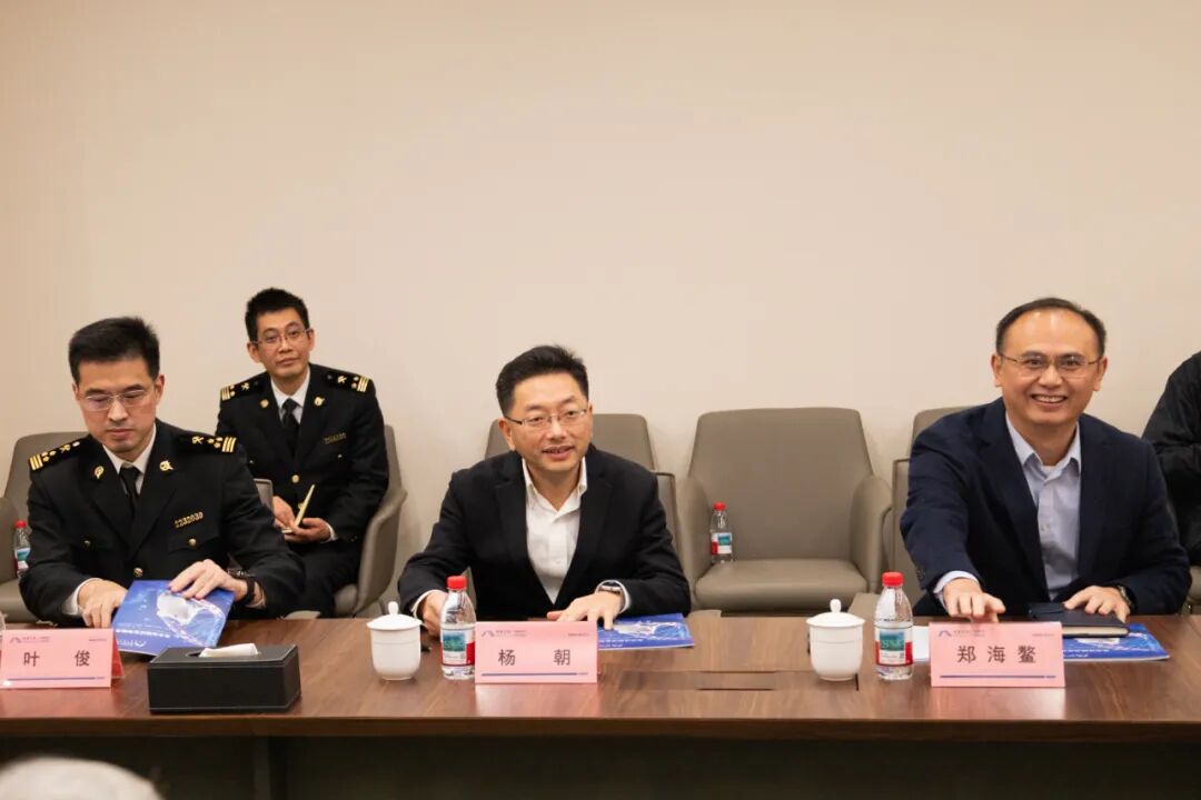 浦东新区区委常委、副区长杨朝一行莅临南模生物调研