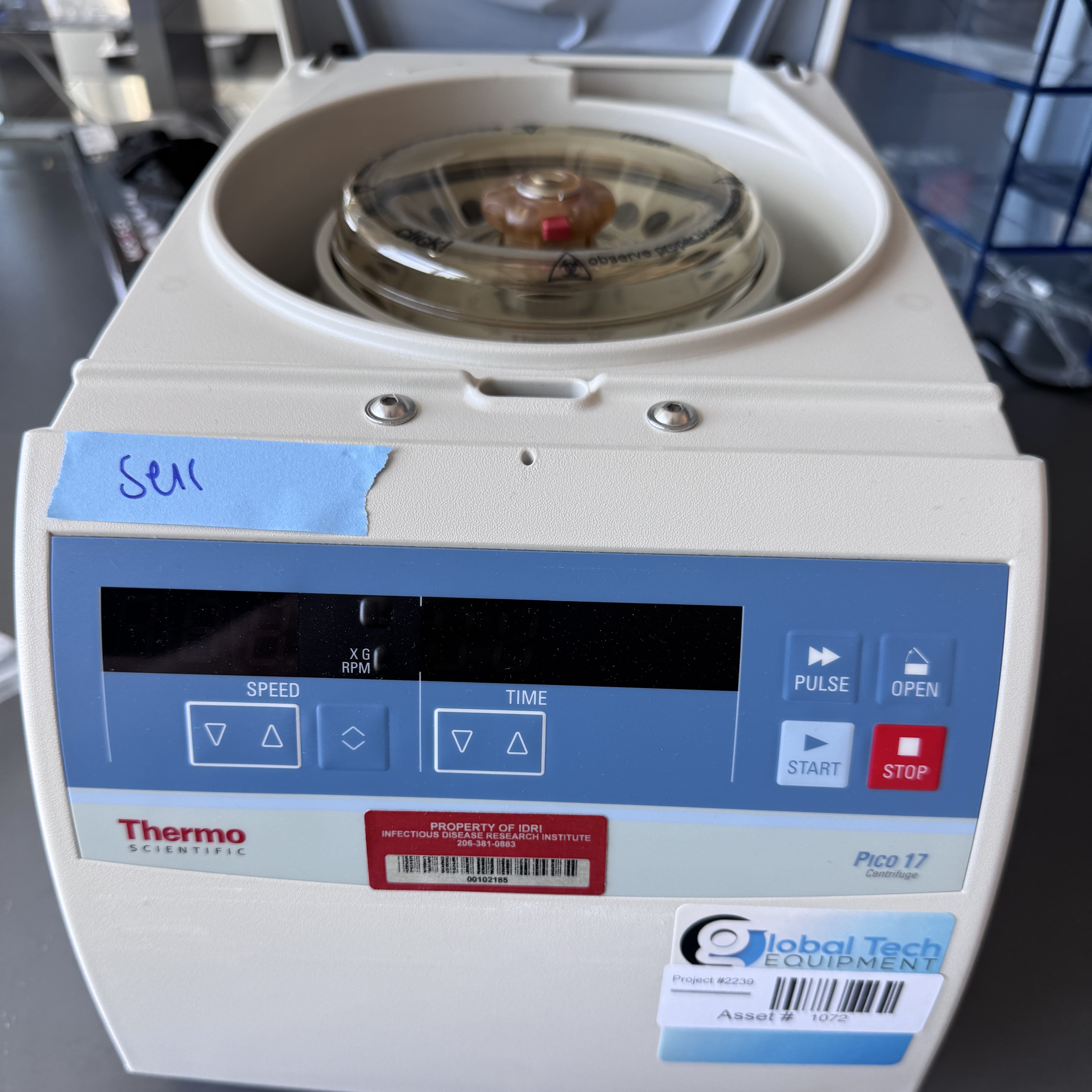 赛默飞 Pico 17 离心机（配备 24 位转子）