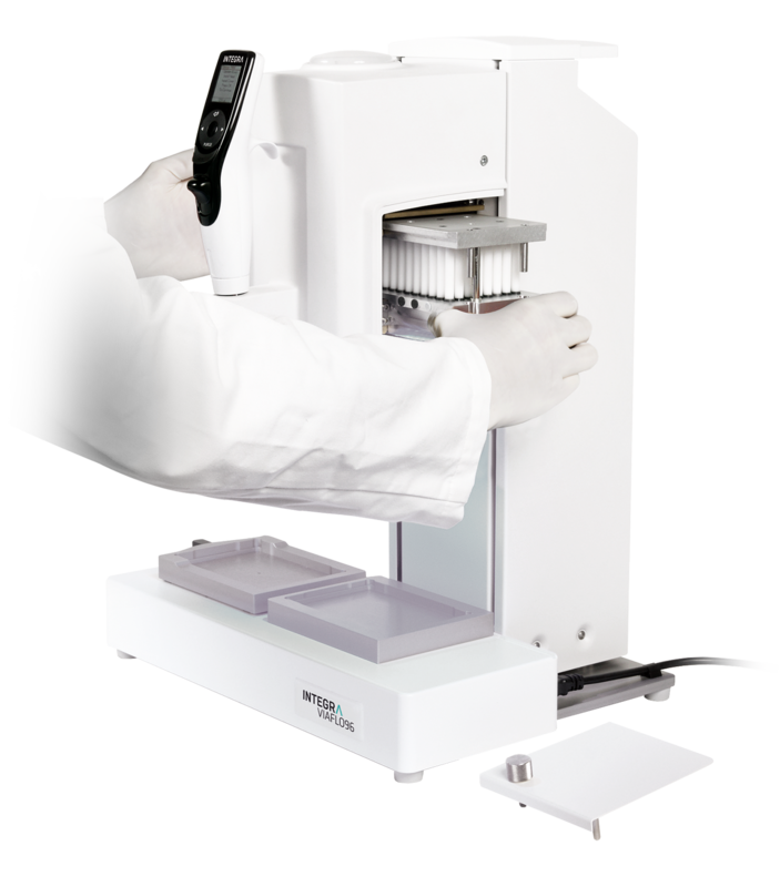 Change pipetting head to change pipetting volume range